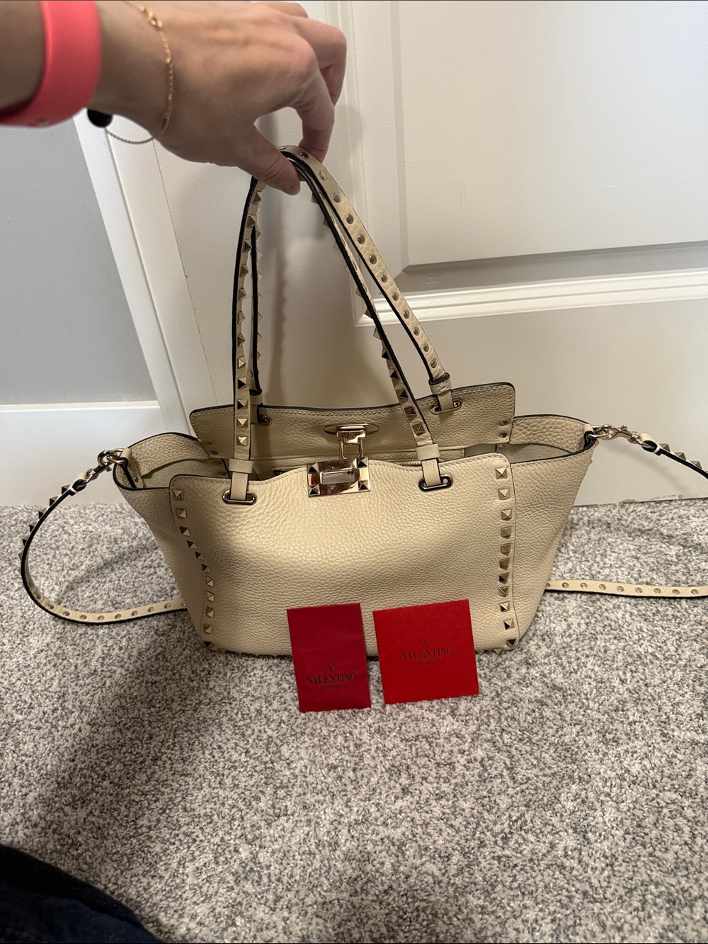 ***Last Call*Valentino Garavani Rockstud Ivory Leather Tote Shoulder Bag Studded - Picture 7 of 9